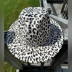 NWOT Leopard Felt Fedora